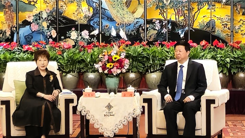 國臺辦主任宋濤在南京金陵飯店會見訪陸的中國國民黨前主席洪秀柱一行。