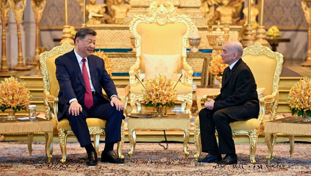 4月17日下午，柬埔寨國王西哈莫尼同中國國家主席習近平在金邊王宮舉行會見