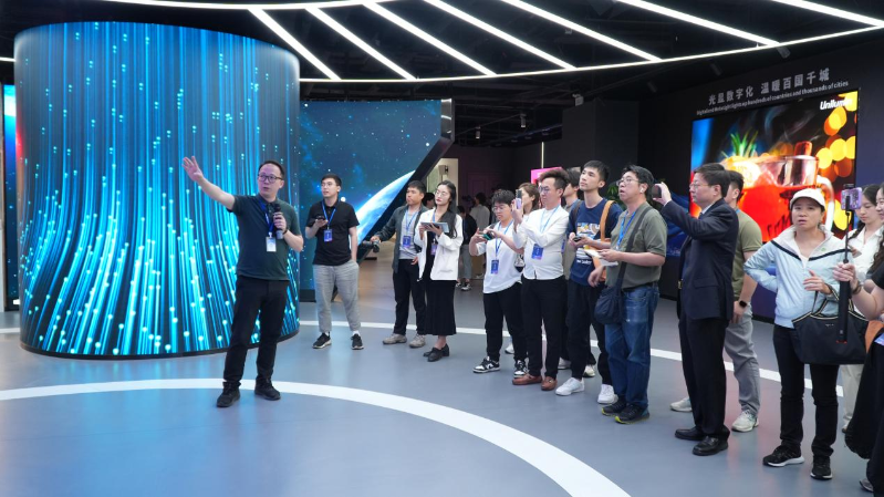 實地探訪了位于深圳寶安區(qū)的洲明科技總部