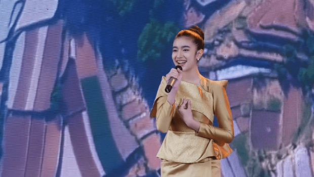 珍娜公主獻(xiàn)唱中國民歌《沂蒙山小調(diào)》。微博@NorodomJenna諾羅敦珍娜