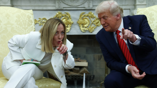 梅洛尼(左)17日到訪白宮會(huì)晤特朗普 梅洛尼(左)17日到訪白宮會(huì)晤特朗普