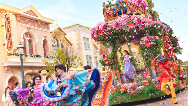 香港迪斯尼20周年慶典的重頭戲之一是全新推出的花車巡游