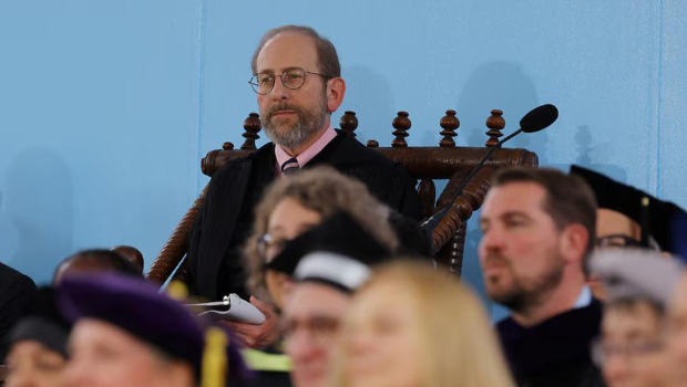 哈佛校長(zhǎng)猶太裔溫文儒雅 哈佛校長(zhǎng)猶太裔溫文儒雅