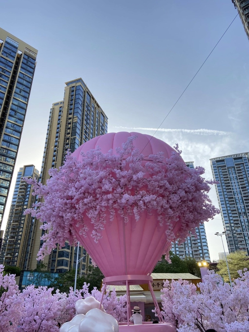 展出的櫻花是人造花。