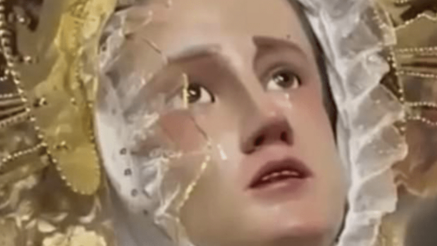 在教宗方濟(jì)各于復(fù)活節(jié)星期一（21日）逝世前夕，哥倫比亞一座教堂的圣母瑪利亞雕像被拍攝到“流淚”，引發(fā)信徒對神蹟?shù)臒嶙h。