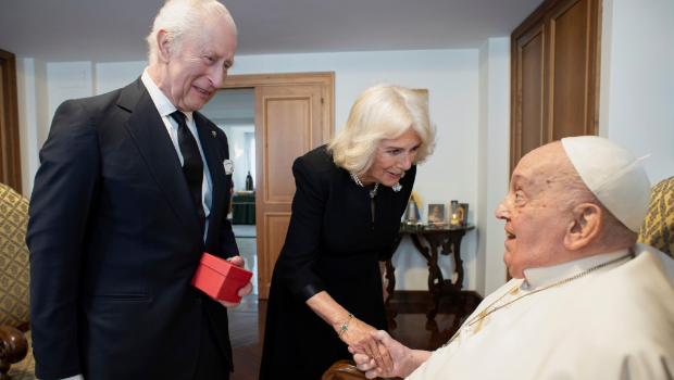 英王查理斯三世夫婦4月9日才剛到訪梵蒂岡，與教宗方濟(jì)各會(huì)晤。