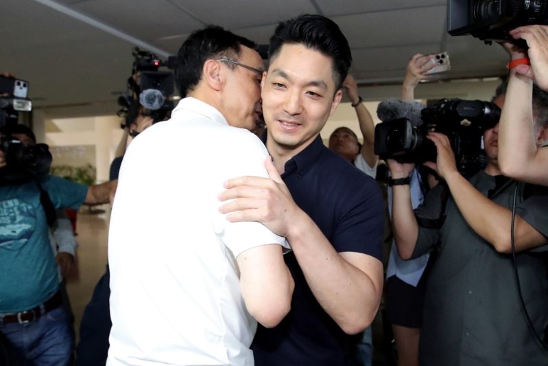 蔣萬安(右) 蔣萬安(右)