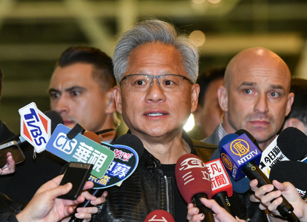 英偉達中國市場受到H20禁令嚴重沖擊，考驗執(zhí)行長黃仁勛的解危能力與經(jīng)營智慧。