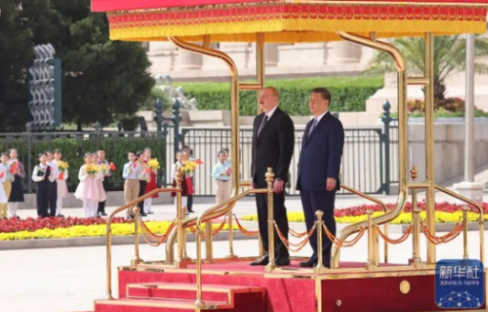 習(xí)近平(右) 習(xí)近平(右)