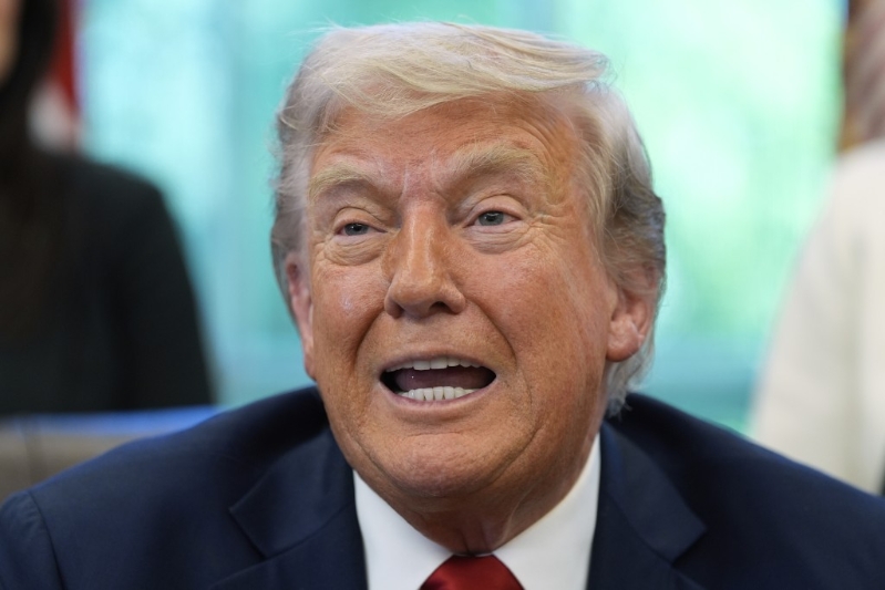 特朗普說(shuō)，他還沒(méi)有降低對(duì)中國(guó)的關(guān)稅。美聯(lián)社