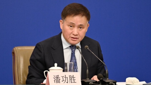 央行行長潘功勝抵達(dá)美國，出席國際貨幣基金組織（IMF）和世界銀行舉行春季會議。