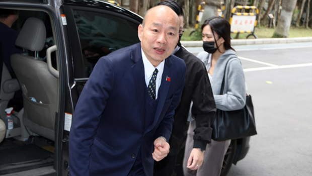 媒體追問，是否將出席426集會，韓國瑜表示，他會參加，也在這里呼吁所有熱愛臺灣民主的好朋友，關(guān)心臺灣前途的好朋友，一起上凱達格蘭大道。