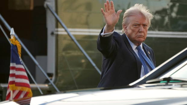 美國總統(tǒng)特朗普近日發(fā)文怒斥媒體，呼吁新聞集團(tuán)創(chuàng)辦人默多克應(yīng)“開始對福斯新聞和《華爾街日報(bào)》進(jìn)行調(diào)整”。