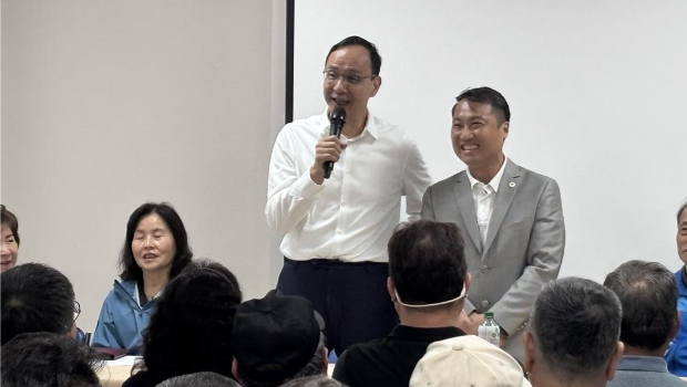 國(guó)民黨“反惡罷、戰(zhàn)獨(dú)裁”政策說(shuō)明會(huì)桃園楊梅場(chǎng)，國(guó)民黨主席朱立倫怒嗆，賴清德上就職至今，什么都沒(méi)做，只搞罷免。