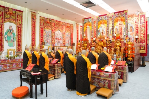 多位高僧連續(xù)4日誦經(jīng)祈福。