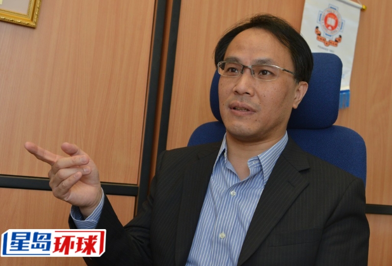 經(jīng)濟學(xué)者李兆波指疫后很多外資流到新加坡，經(jīng)濟復(fù)蘇很不錯，導(dǎo)致通脹增加、餐飲酒店等物價上升。