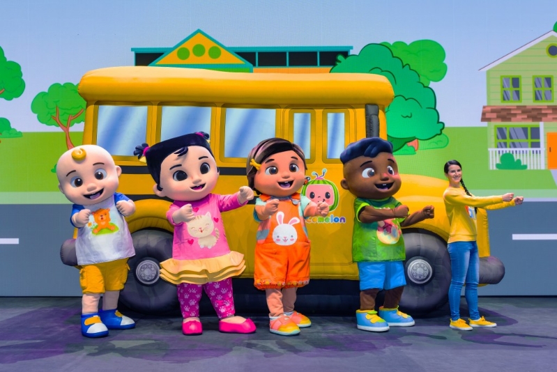 到時JJ、Cody、Nina及一班好朋友會跟大家一起唱〈Wheels on the Bus〉！（圖片來源：CoComelonHK）