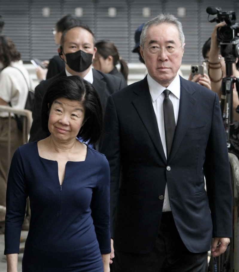 前政務(wù)司司長(zhǎng)、全國(guó)政協(xié)常委唐英年伉儷。（陳浩元攝）