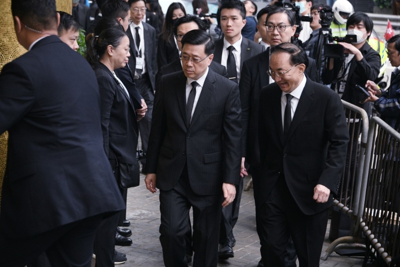 行政長(zhǎng)官李家超到場(chǎng)吊唁。 （陳浩元攝）