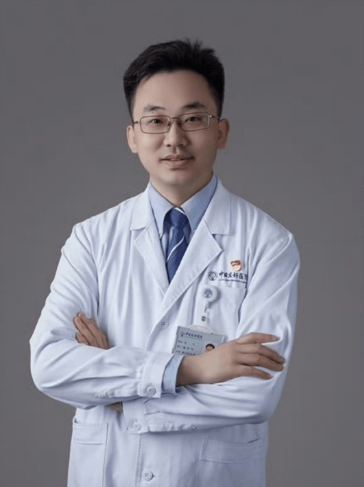 中日友好醫(yī)院胸外科副主任醫(yī)師肖飛。 微博@貓言澤.png