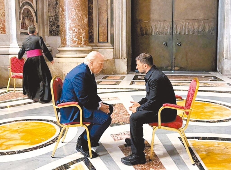 特朗普許多談判目標(biāo)尚未實(shí)現(xiàn)，俄烏戰(zhàn)爭仍在持續(xù)，且特朗普已多次揚(yáng)言撤手不管。圖為特朗普與澤連斯基4月26日在梵蒂岡會(huì)談。