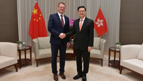 李家超與斯洛伐克共和國(guó)副總理會(huì)面