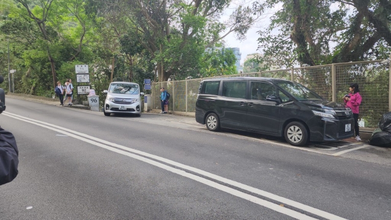 毛孟靜由私家車接載返回住所。