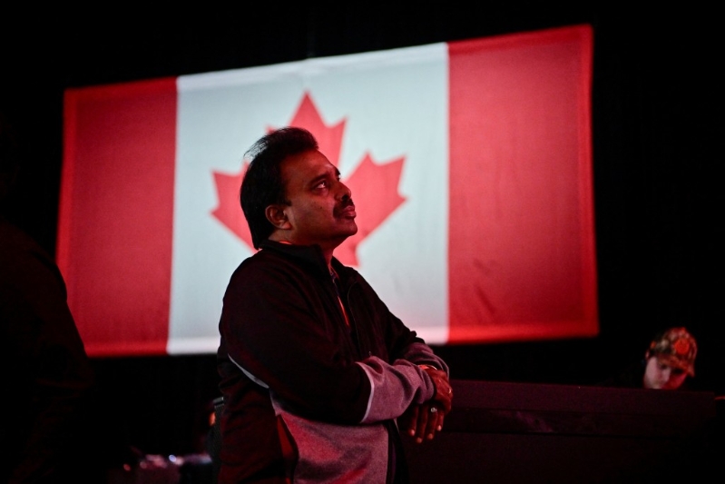 卡尼的支持者在等待選舉結(jié)果。