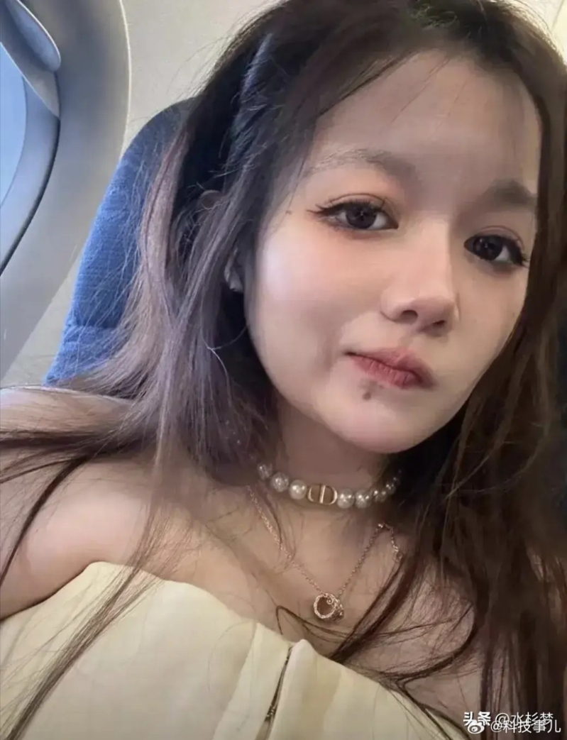 網(wǎng)上流出疑似董襲瑩的照片。 微博@科技事兒