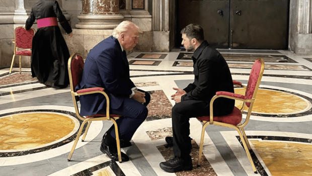 烏克蘭總統(tǒng)澤連斯基和美國總統(tǒng)特朗普交談