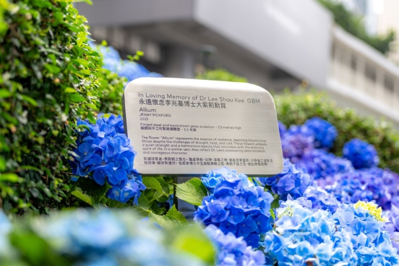 展覽現(xiàn)場亦設紀念花池，擺放公祭期間致祭人士的留言咭，并歡迎參觀人士即場留言致敬。