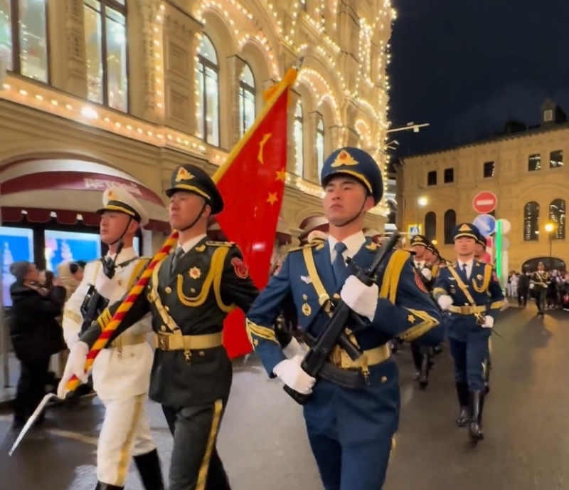 解放軍儀仗隊參與莫斯科閱兵彩排。抖音