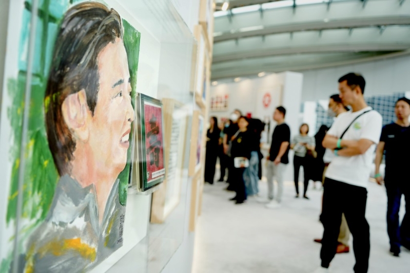 《李兆基博士紀(jì)念展 — 和光同塵》。