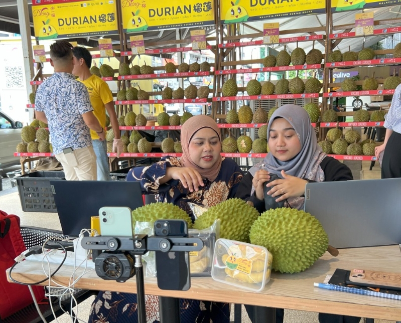 售賣榴蓮的中小企帝一榴近年開拓直播帶貨，因即時(shí)送遞需要而使用即時(shí)送貨平臺(tái)。