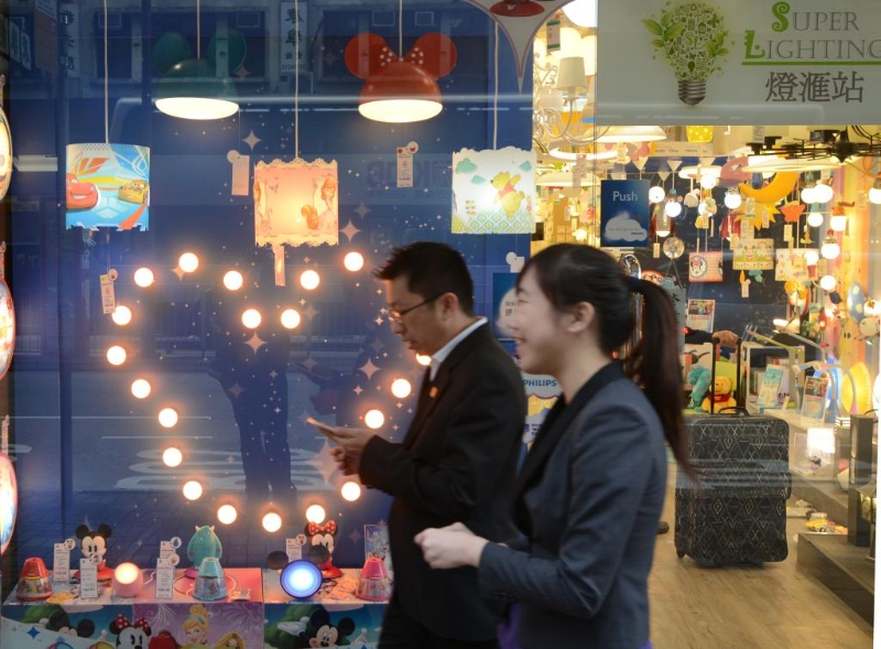 有學(xué)者建議市民節(jié)省用電，為減碳努力。