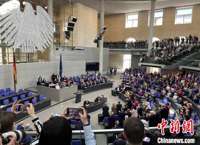 德國聯(lián)邦議院召開全體會(huì)議