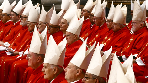 2025年5月1日，樞機(jī)主教們出席追思彌撒。