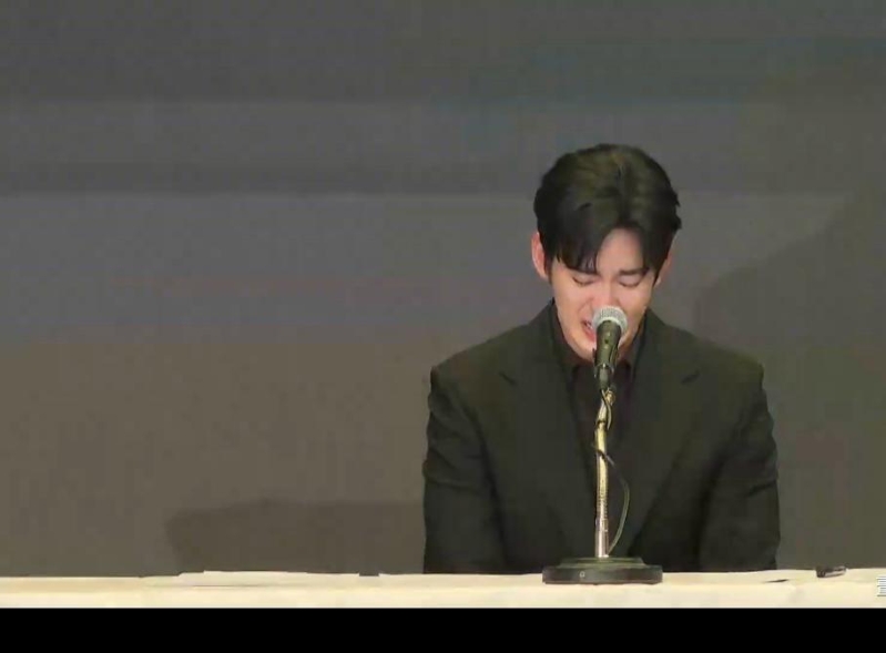 金秀賢在今年3月31日公開現(xiàn)身記者會，