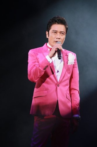 羅嘉良返港表演。