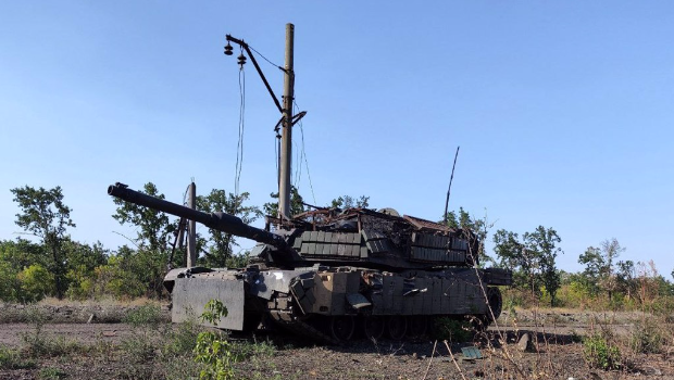 2024年7月21日，擊毀于紅軍村方向的M1A1SA，炮塔上方貼了不少Kontakt-1爆炸反應(yīng)專甲。