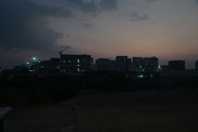 斷電后的詐騙園區(qū)。