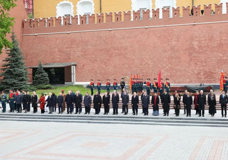 各國領(lǐng)導人集體合影留念。