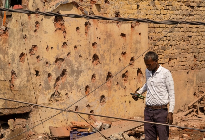 印度有房屋受損。 路透社