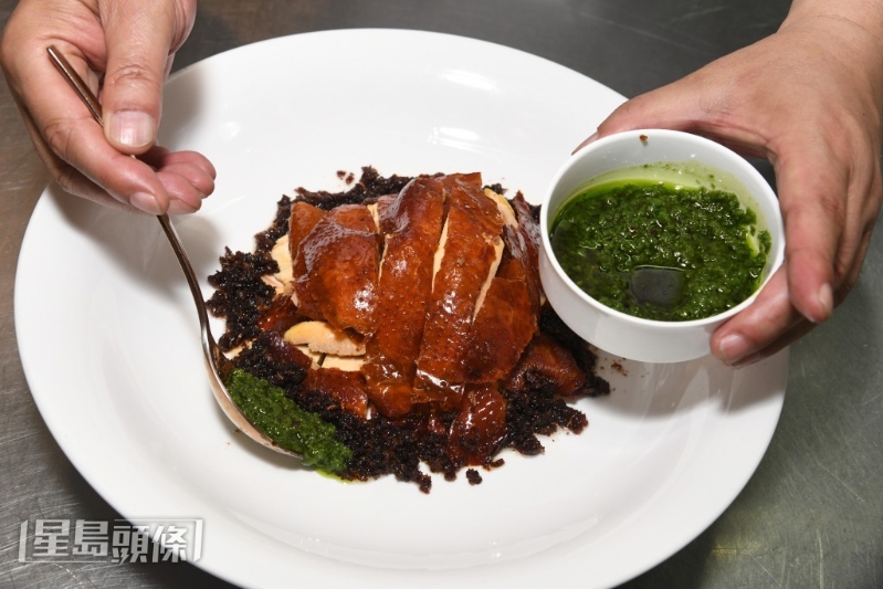 配搭三種自制醬料。