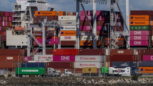 首批被加征145%關(guān)稅貨物，由中國(guó)運(yùn)到美國(guó)加州港口。 路透社