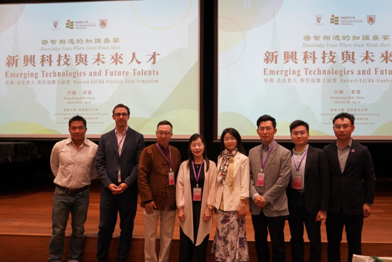 高影響力國(guó)際期刊論文發(fā)表工作坊的編輯們與鄭美紅副校長(zhǎng)合影留念