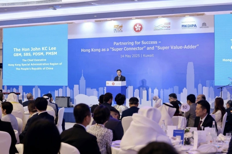 李家超出席了由特區(qū)政府和香港貿發(fā)局主辦、科威特直接投資促進局和科威特工商協(xié)會協(xié)辦的高層商務午宴。李家超FB圖片