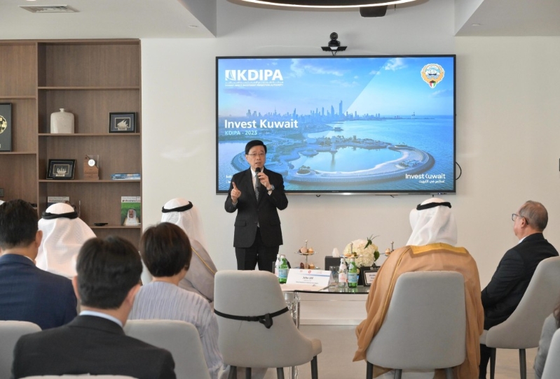 李家超14日在科威特與科威特直接投資促進(jìn)局代表會面，了解當(dāng)?shù)卦谡猩桃Y方面的策略和成果。