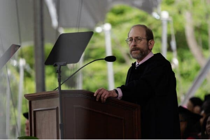 哈佛大學(xué)校長(zhǎng)艾倫·邁克爾·加伯 資料圖片 圖源:美媒 哈佛大學(xué)校長(zhǎng)艾倫·邁克爾·加伯 資料圖片 圖源:美媒