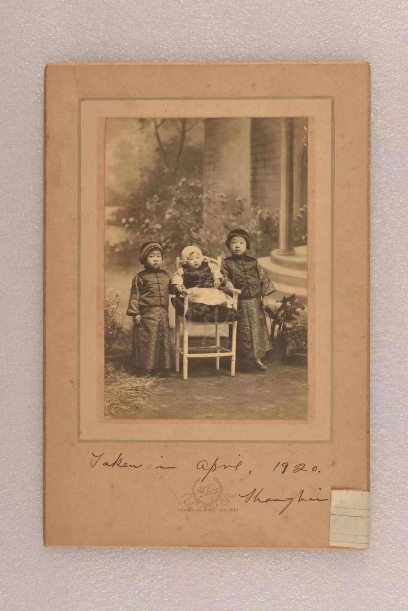 1920年4月攝于上海的孔令儀、孔令侃、孔令偉的合影照片。上海孫中山故居舊藏文物